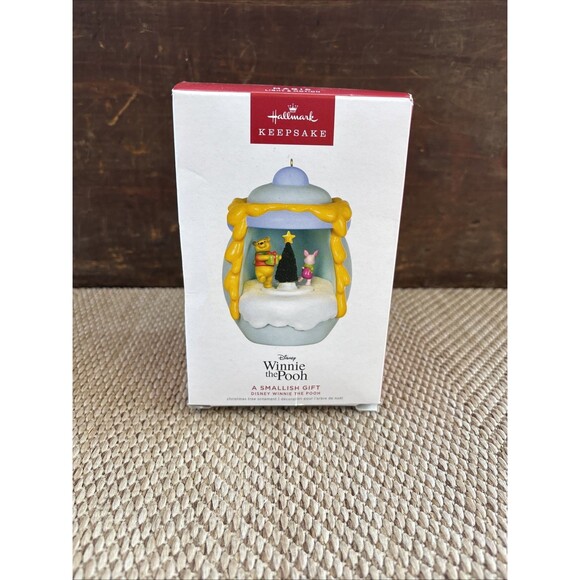 Hallmark Winnie the Pooh Smallish Gift Disney Keepsake Magic Ornament Motion - Picture 1 of 10